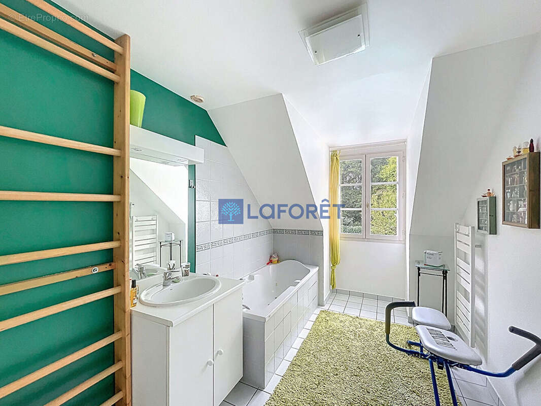 Maison à SAINT-PIERRE-DU-PERRAY