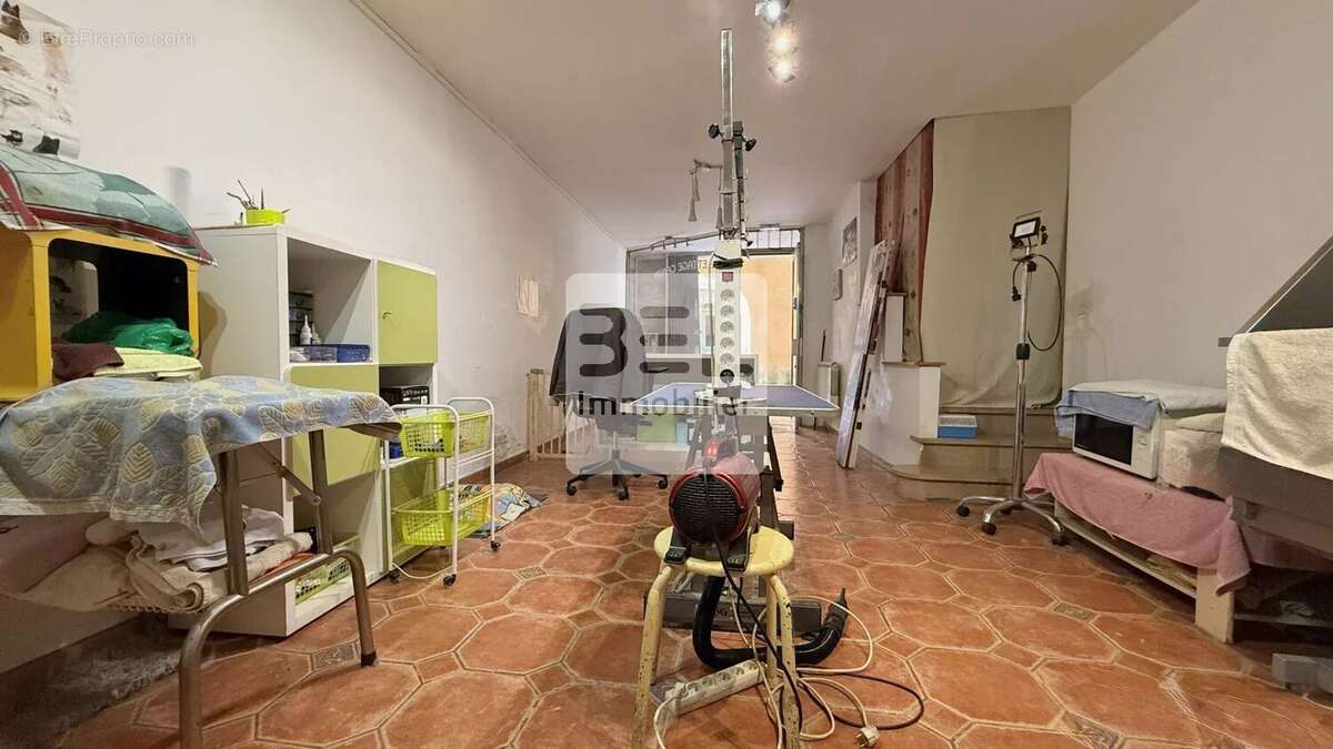 Commerce à SAINT-QUENTIN-LA-POTERIE