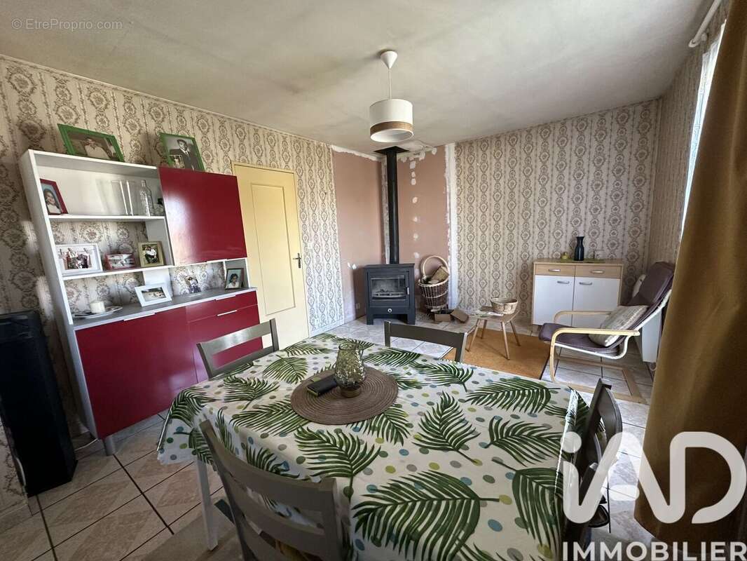 Photo 2 - Maison à CHEZAL-BENOIT