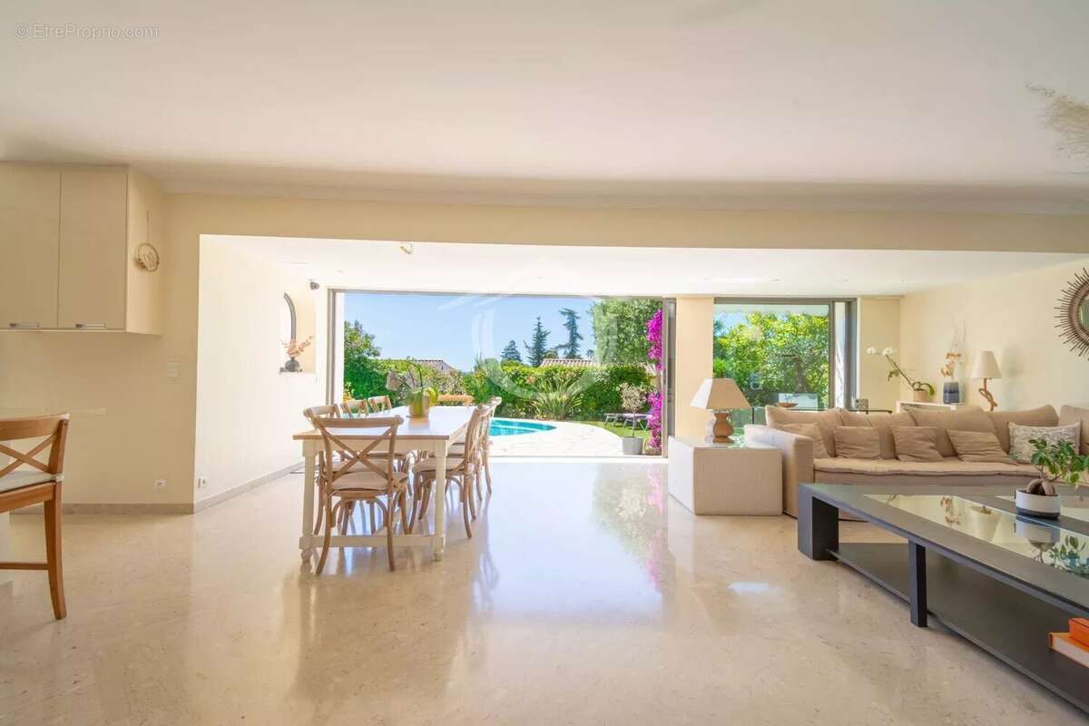 Maison à VILLENEUVE-LOUBET