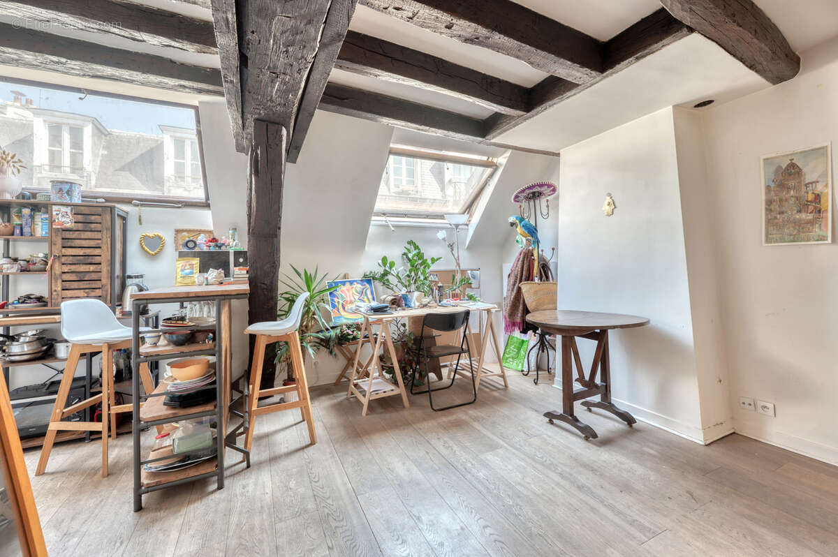 Appartement à PARIS-3E