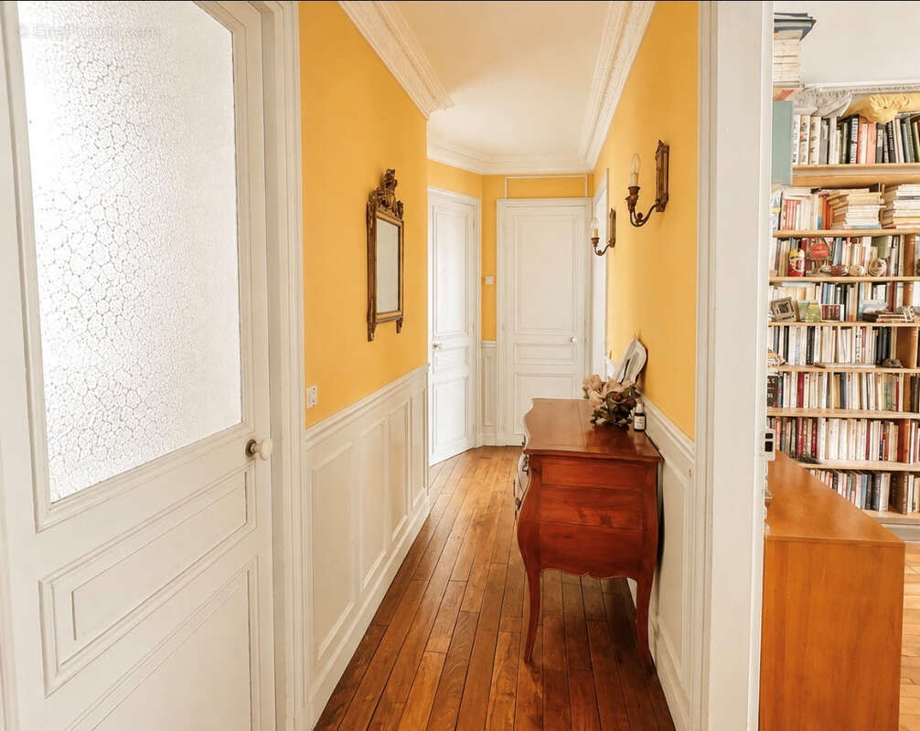 Appartement à PARIS-14E