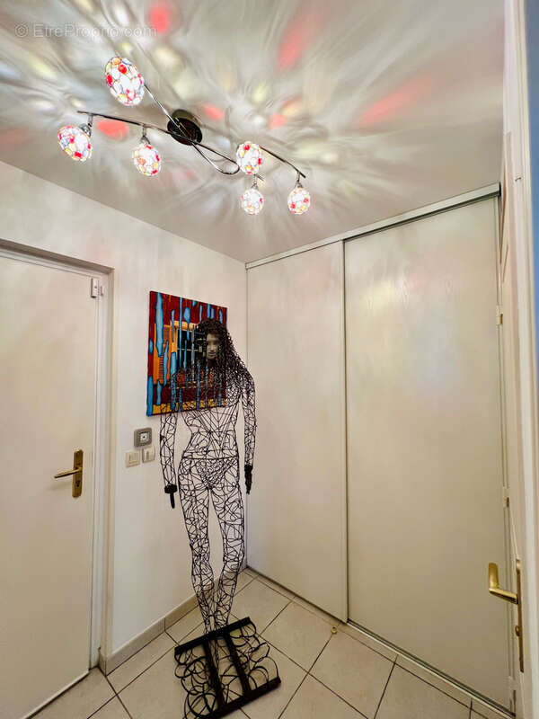 Appartement à SAINT-LAURENT-DU-VAR