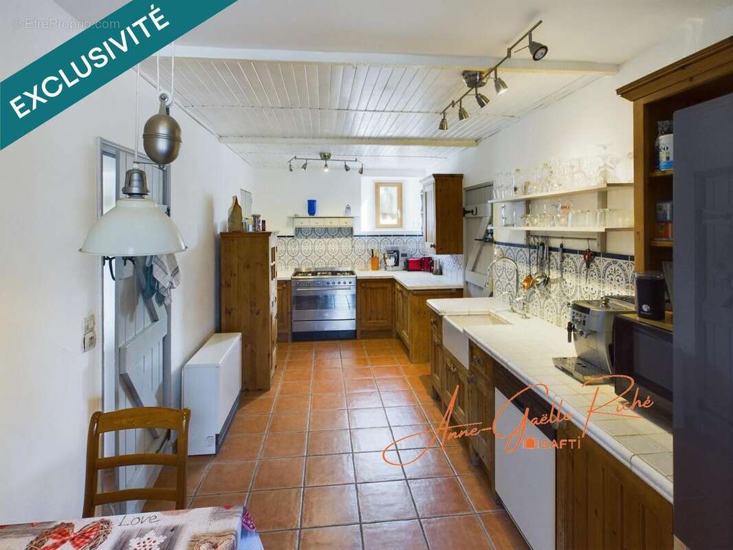 Maison 300 m² à Semoussac  - photo 5