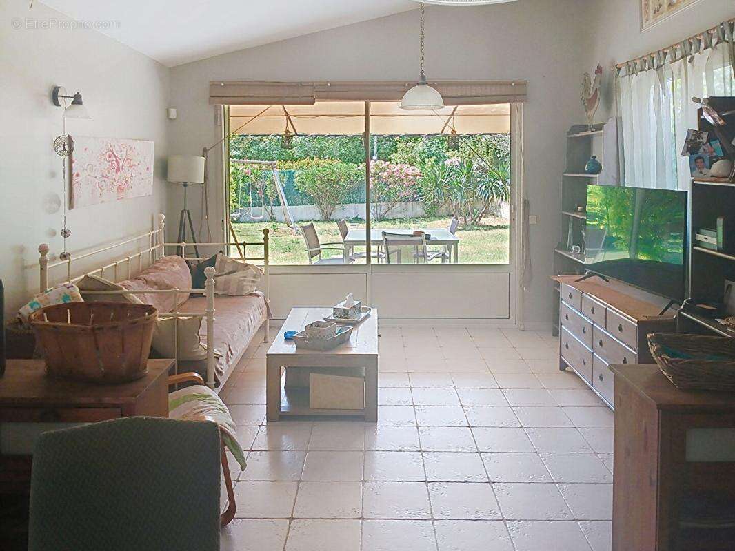 Villa sur 1700m² de terrain avec piscine, appartement et garage - LE VAL - photo 6