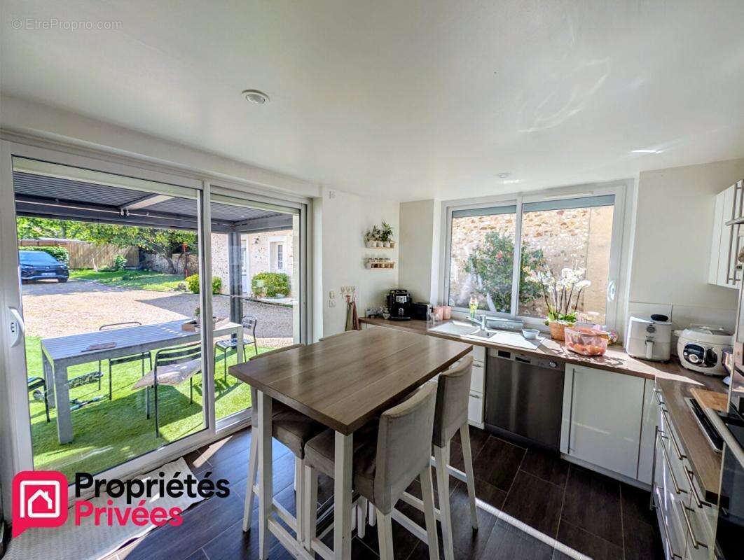 Maison ancienne 138m2 4 chambres grand garage 74m2 Jardin clos 625m2 345000FAI - photo 3