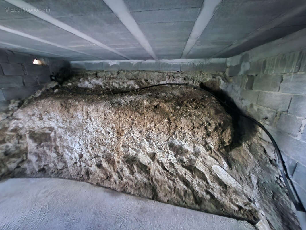 Maison à MONTAREN-ET-SAINT-MEDIERS