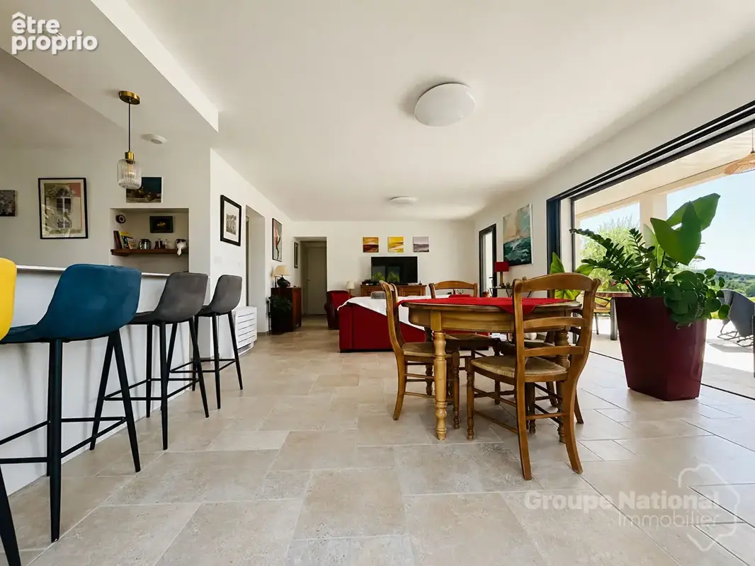 Villa de 120m2 avec piscine à Goudargues centre village - photo 3