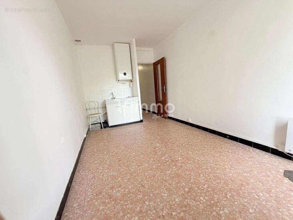 Studio proche centre et transports urbains - photo 2