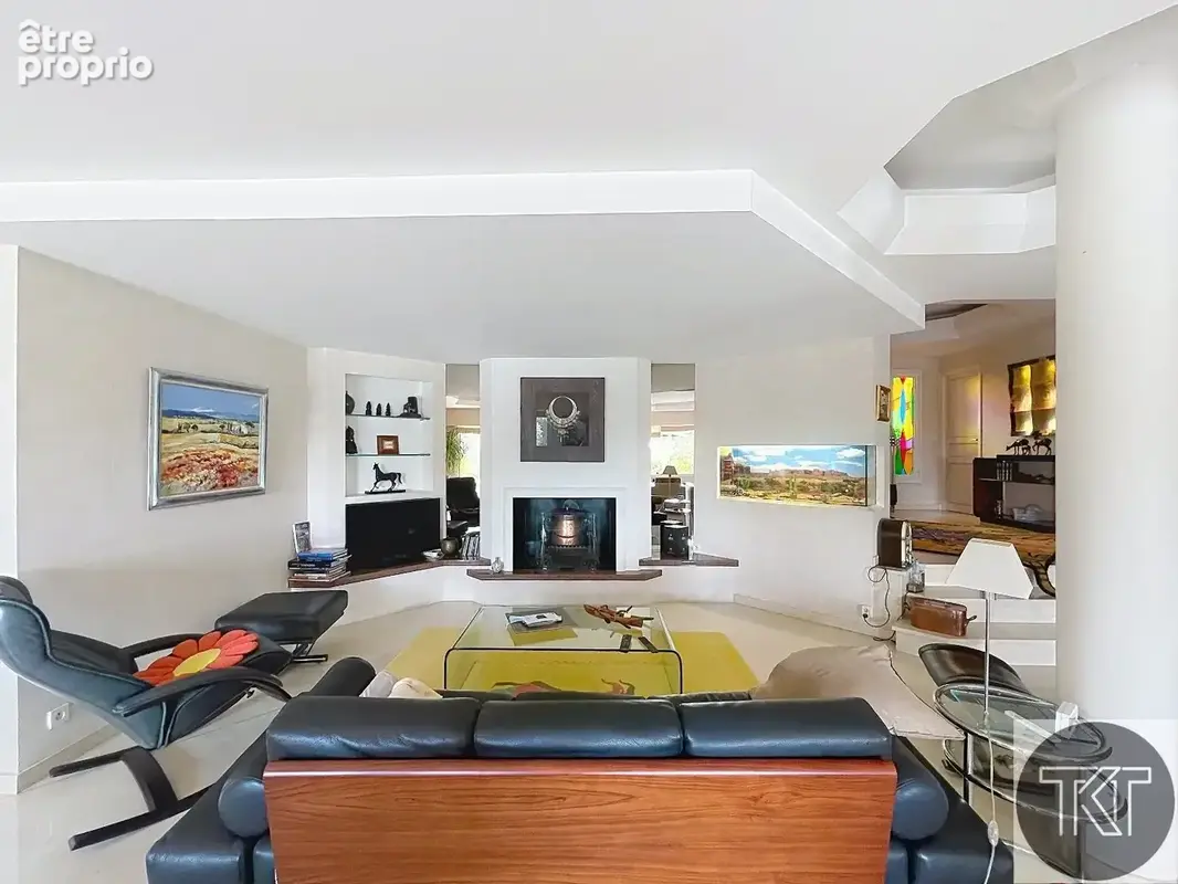 239 m²  terrain paysagé de 2 165 m²  piscine chauffée  sous-sol de 246 m²  accès direct au golf - photo 7