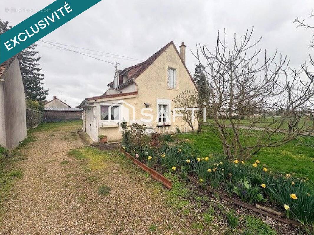 Photo 1 - Maison à SAINT-GENOU