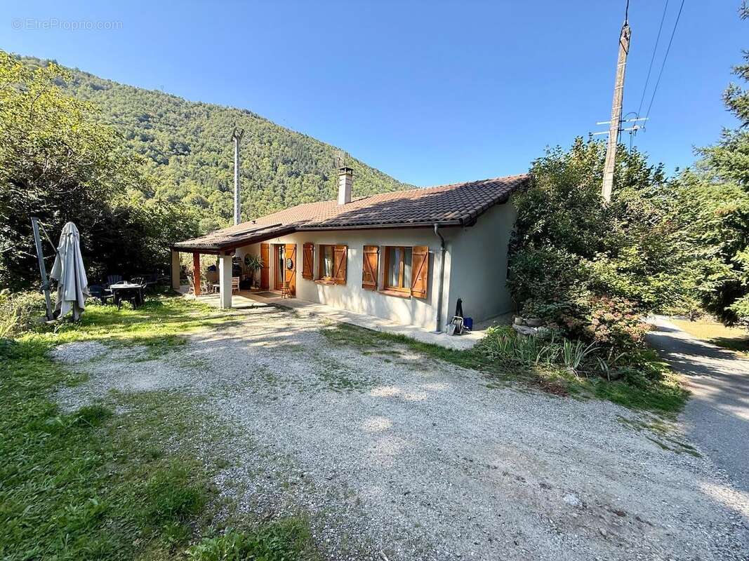   - Maison à AX-LES-THERMES