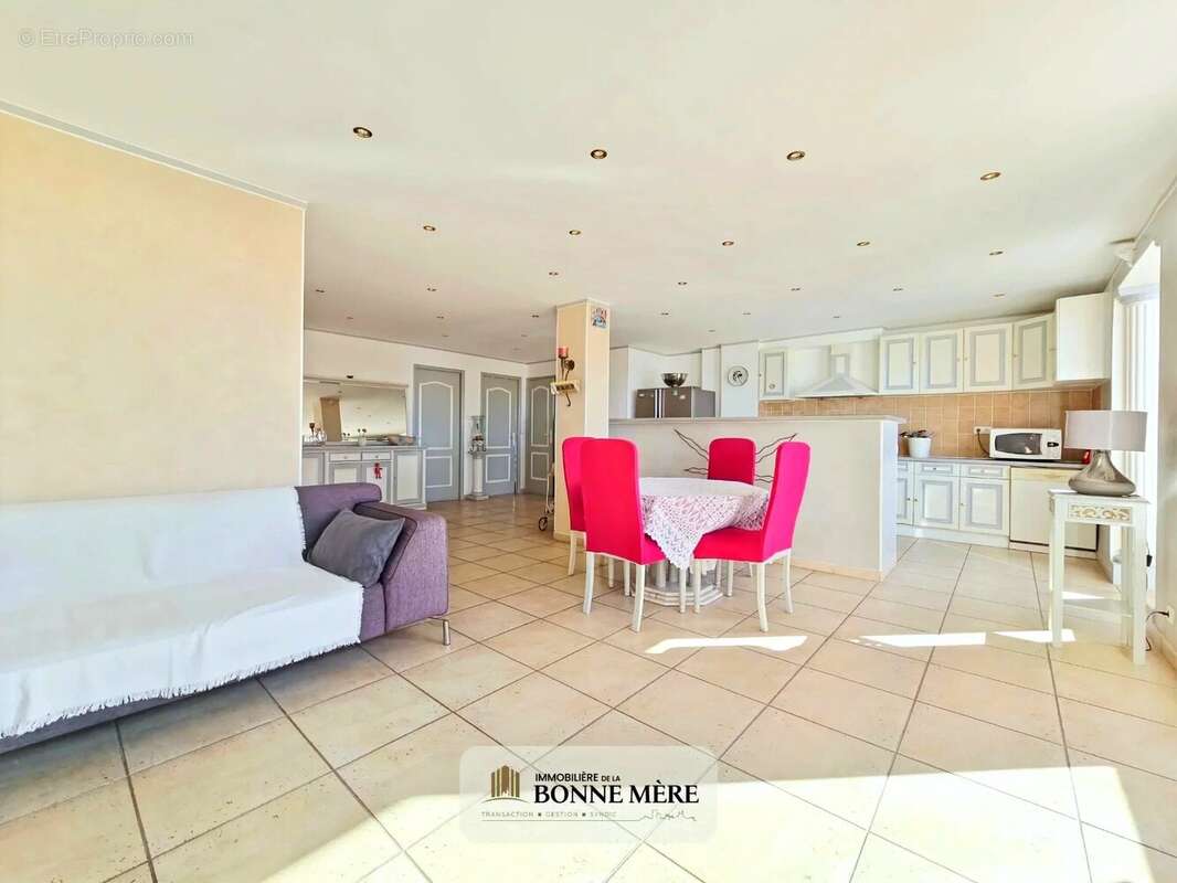 Appartement à MARSEILLE-1E