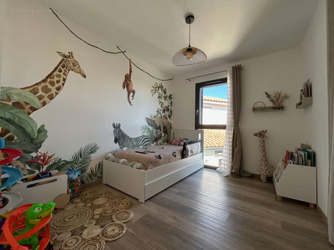 Maison à VIC-LA-GARDIOLE