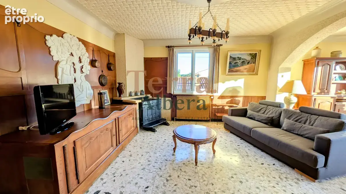 Saint-Genis-Des-Fontaines - Villa de 308 m2 avec 3 Appartements - photo 10