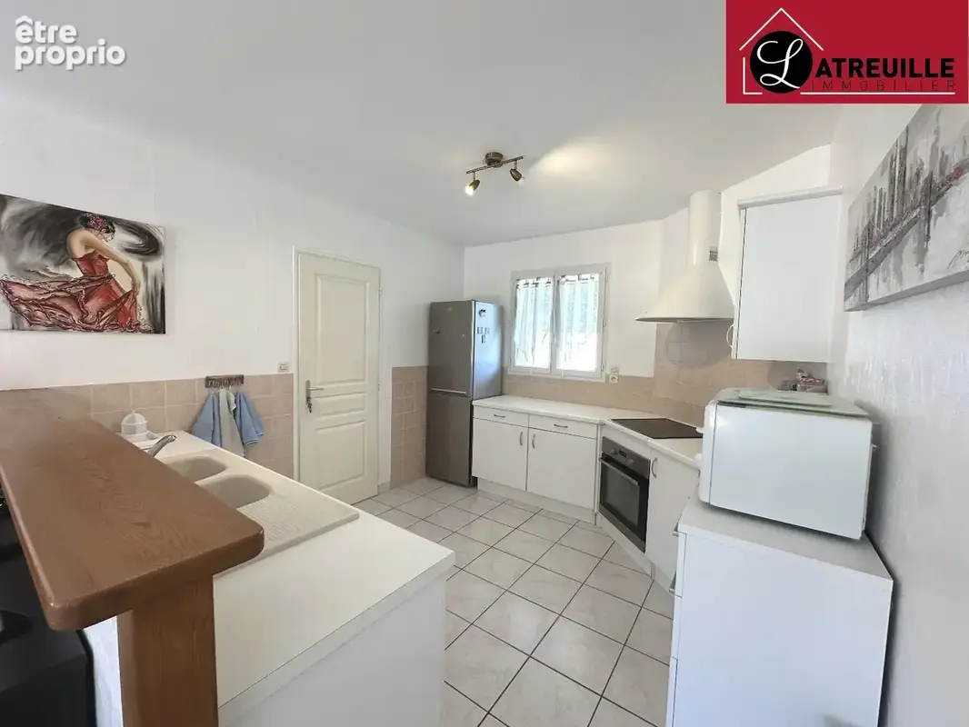 Maison de plain-pied de 101 m² à Tesson avec jardin et garage - photo 2