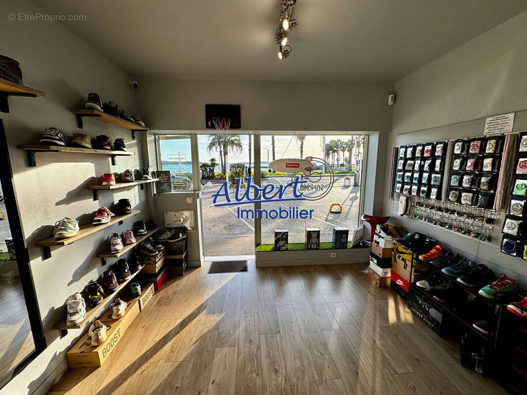 Commerce à SIX-FOURS-LES-PLAGES