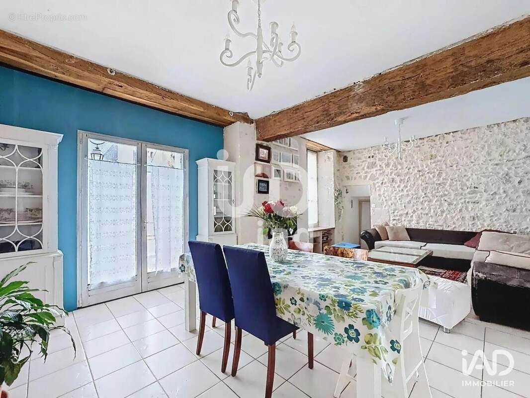 Photo 3 - Commerce à NOUANS-LES-FONTAINES