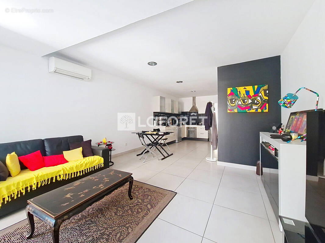 Maison à PEZILLA-LA-RIVIERE