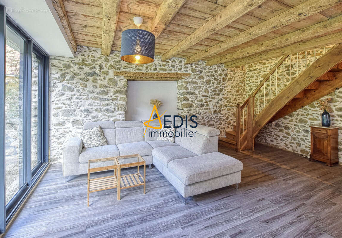 Salon maison - Maison à LA COMBE-DE-LANCEY