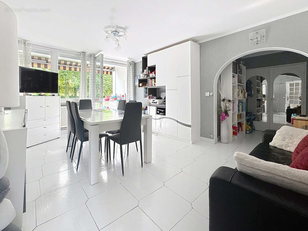 Appartement à SAINT-GENIS-LAVAL