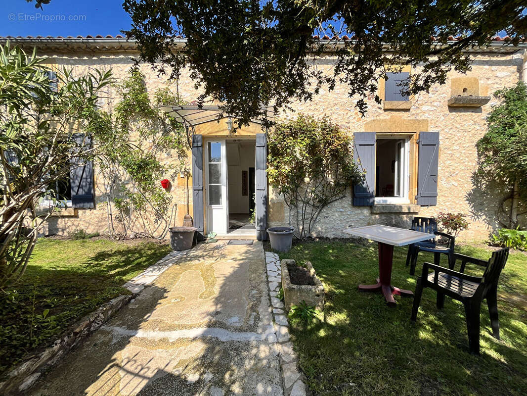 Maison à MONPAZIER