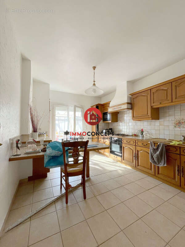 Maison à LAUDUN-L&#039;ARDOISE