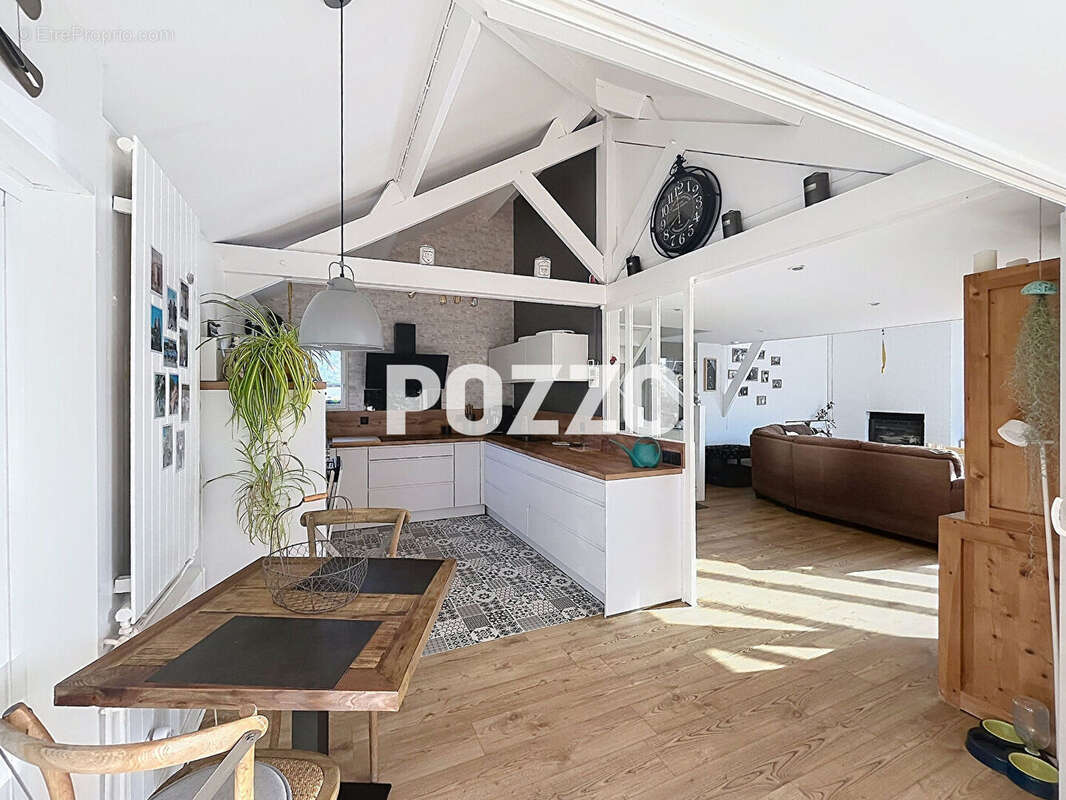 Baisse de prix - Maison proche Canisy -7 pièce(s) 162 m2 - 4 chambres -Piscine et garage double - photo 2