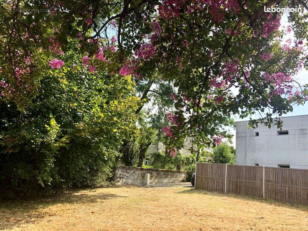 Terrain à BLANQUEFORT