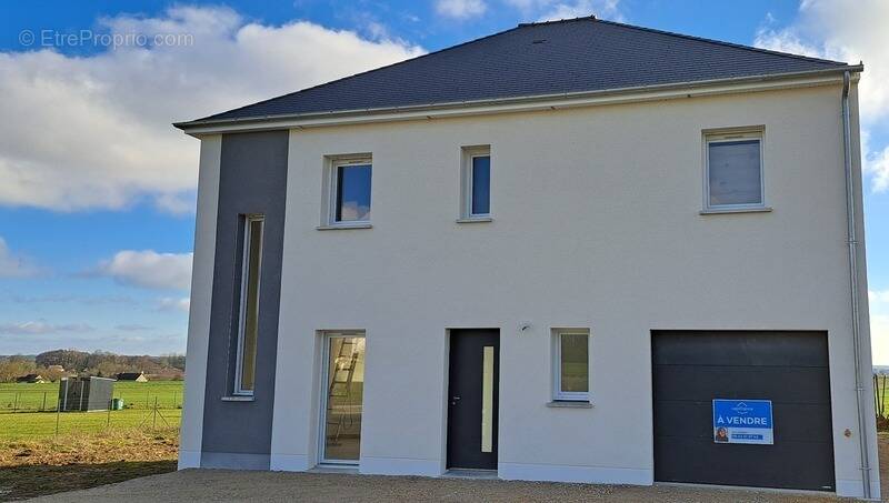 Maison à FRESNAY-SUR-SARTHE