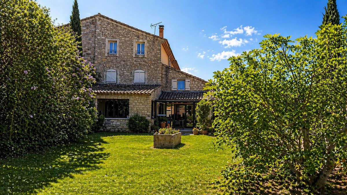Maison à L'ISLE-SUR-LA-SORGUE