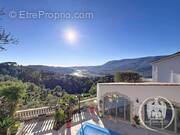 Maison à CASTAGNIERS