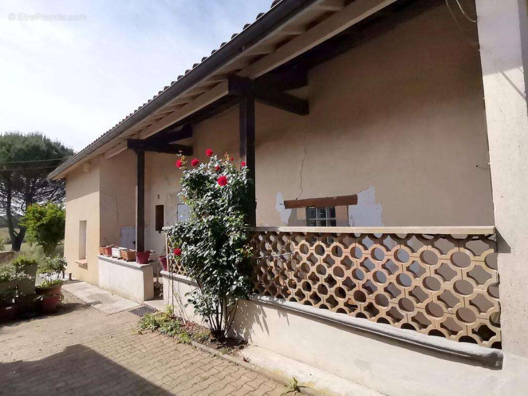 Maison à MONBAHUS