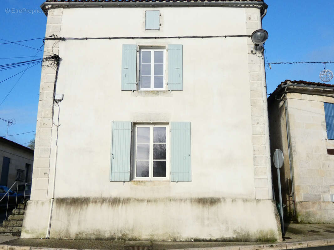 Maison à MORTAGNE-SUR-GIRONDE