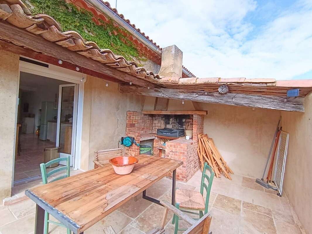 Appartement à LAUDUN-L&#039;ARDOISE