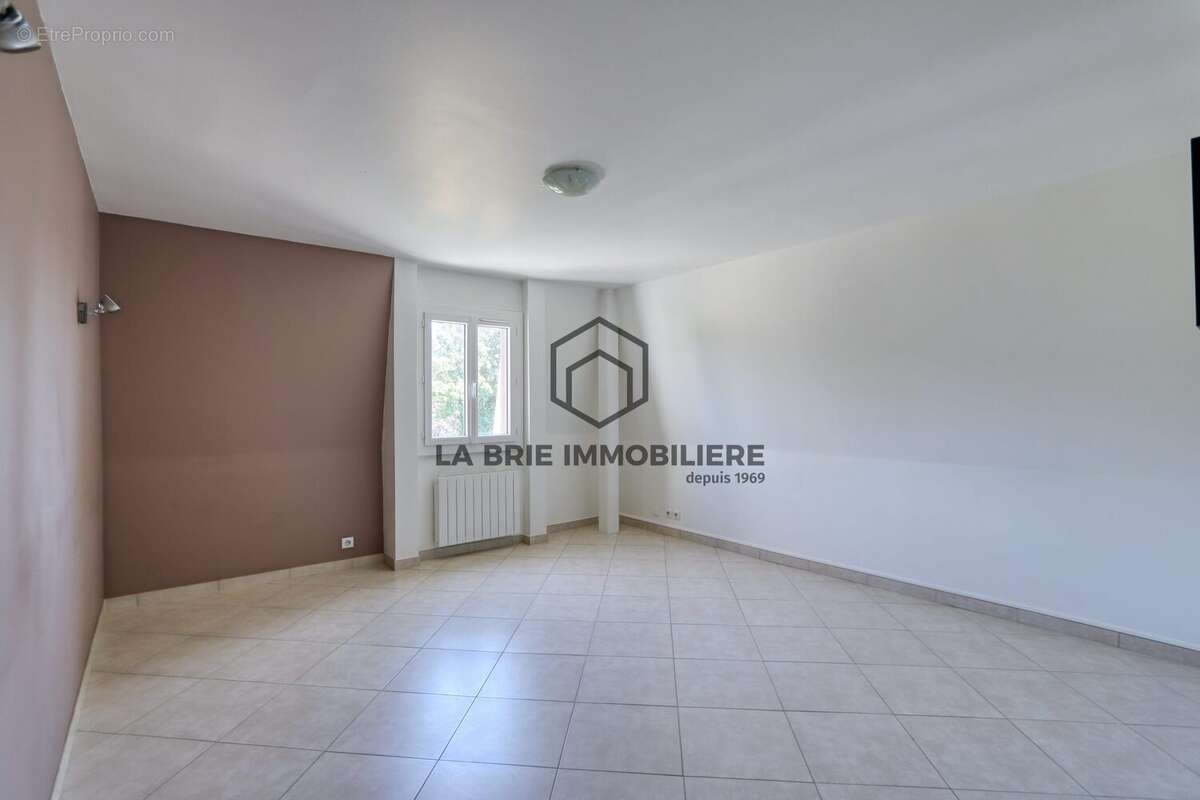 Appartement 49 m² à Mandres-Les-Roses  - photo 6