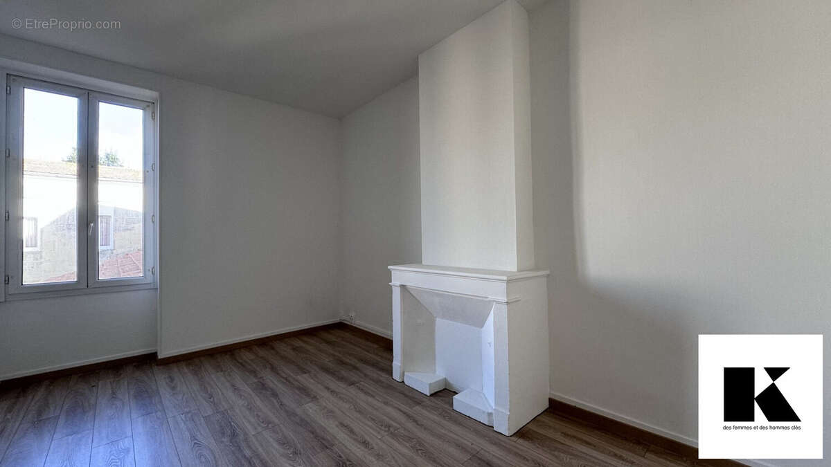 Chambre 1 - Appartement à ROCHEFORT