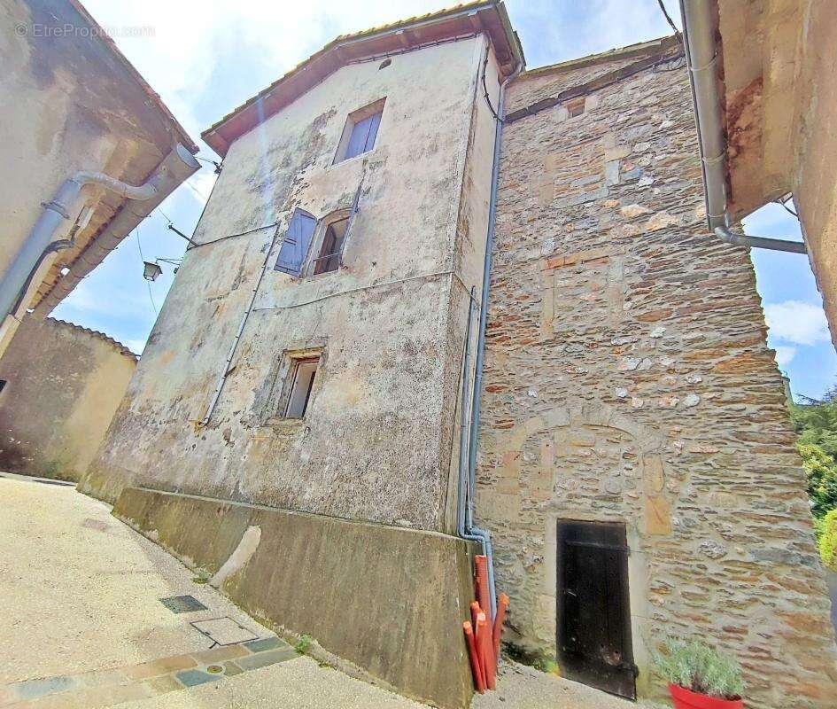 Maison à LE COLLET-DE-DEZE
