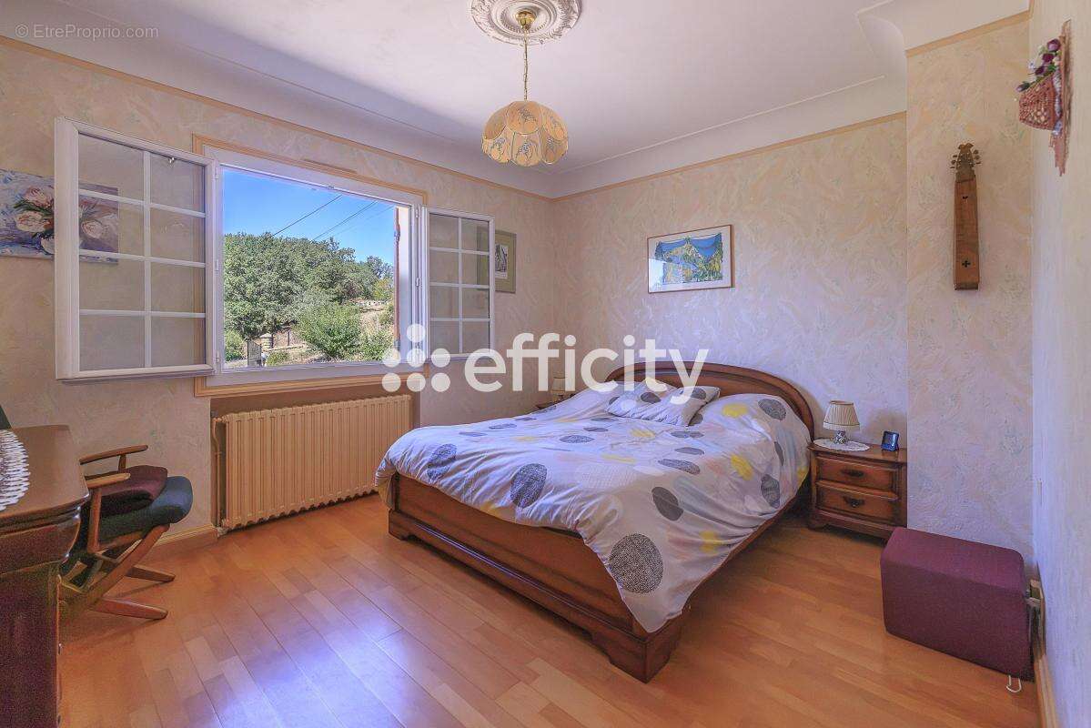 Maison 162 m² à Montpon-Menesterol  - photo 9