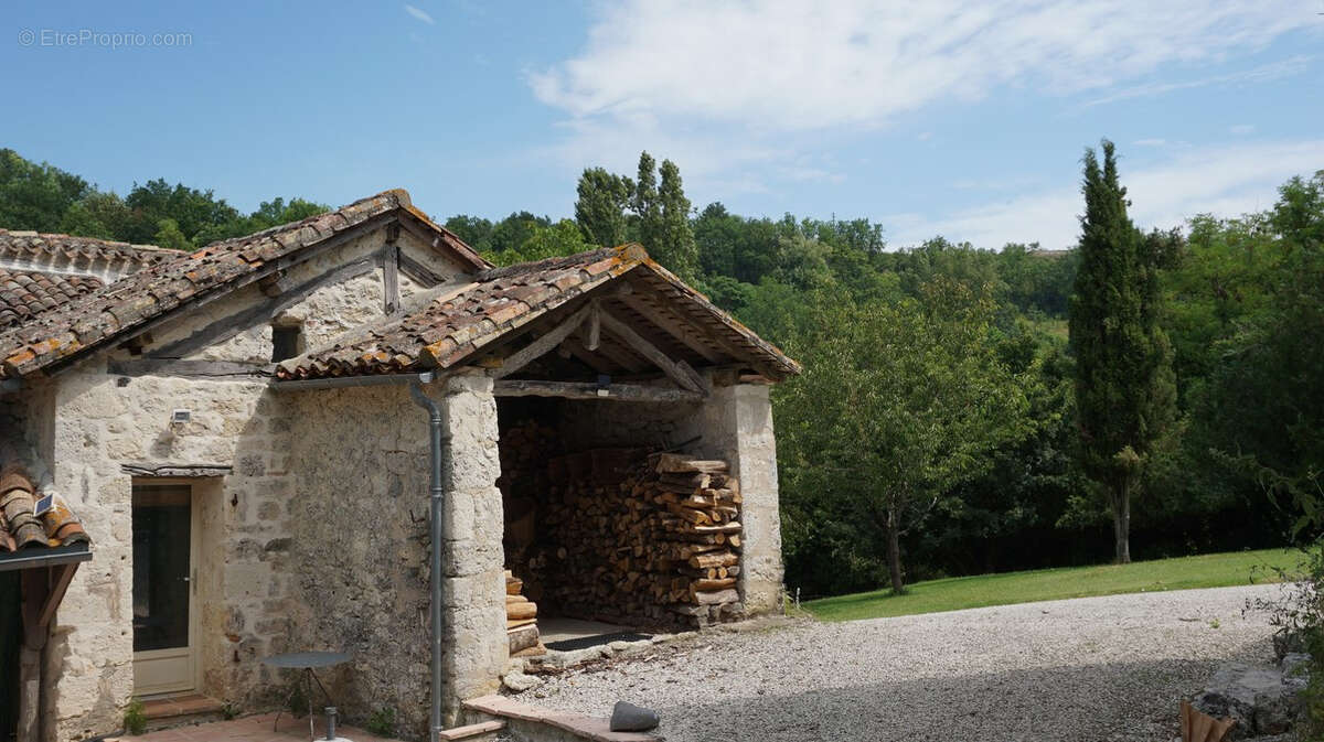 Maison à CASTELNAU-MONTRATIER