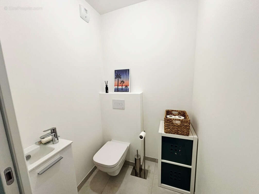 Appartement à SAINT-LAURENT-DU-VAR