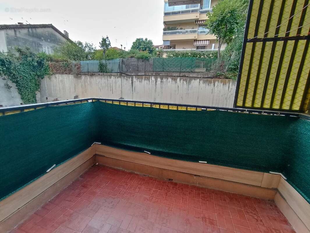 Appartement à SAINT-LAURENT-DU-VAR