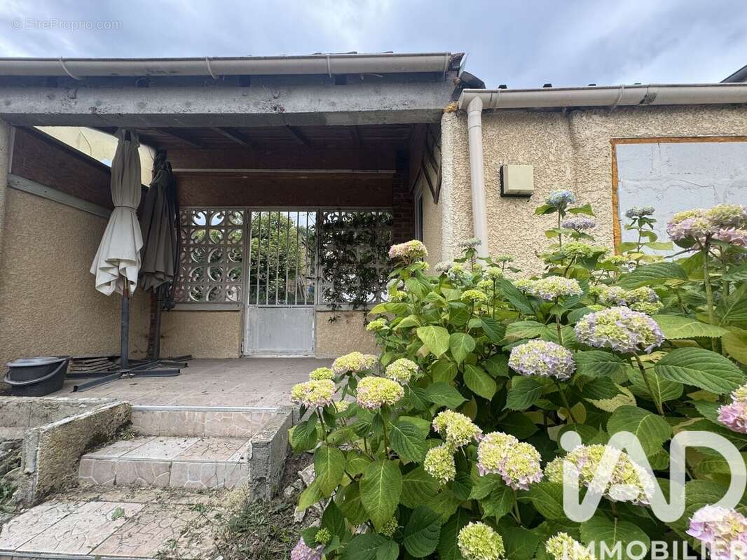Maison 178 m² à Saint-Sixte  - photo 2