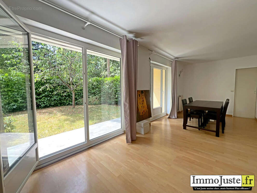 Appartement 95 m² à Elancourt  - photo 2