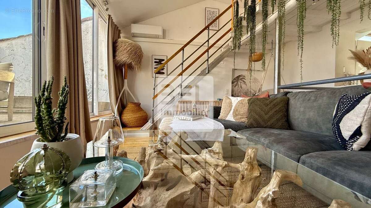 Maison à LAUDUN-L'ARDOISE