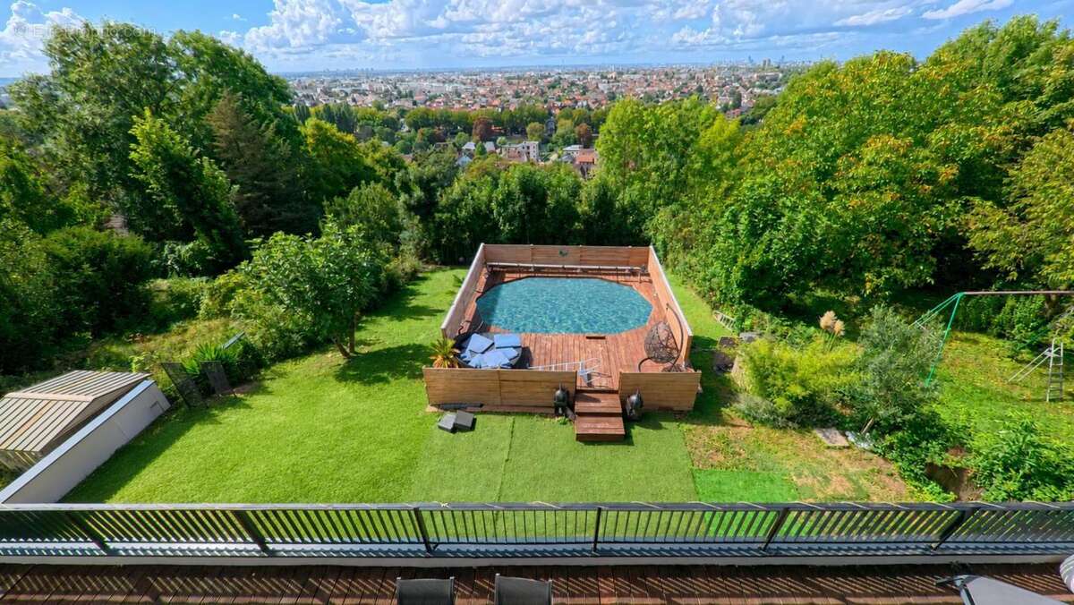 Maison à CHENNEVIERES-SUR-MARNE