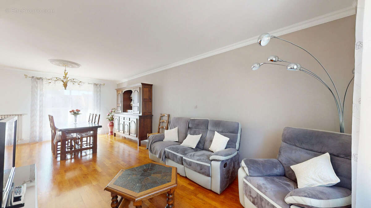 Maison à LES CLAYES-SOUS-BOIS