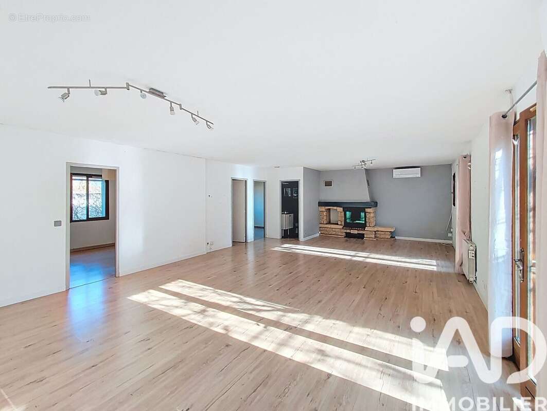 Photo 6 - Maison à ENTRAIGUES-SUR-LA-SORGUE