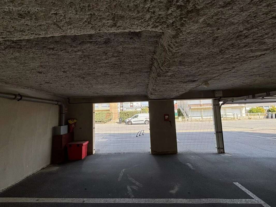 Parking à CAMIERS