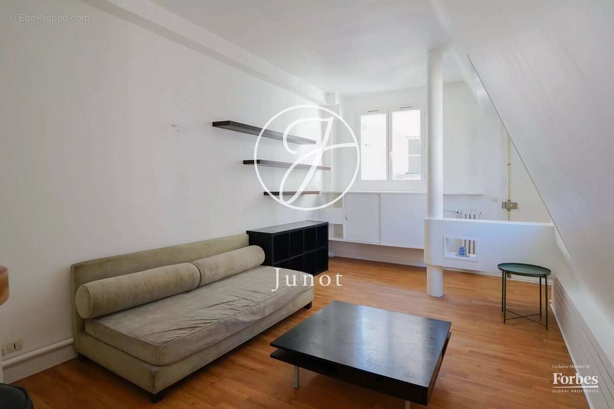 Appartement à PARIS-7E
